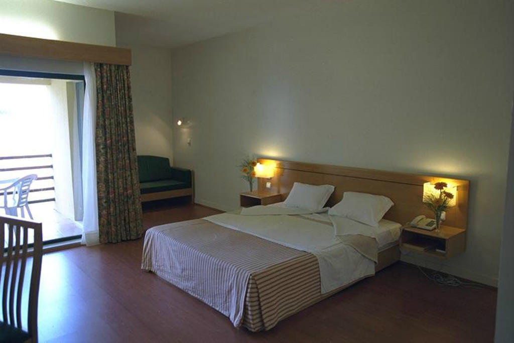 سابروسا Solar Dos Canavarros Hotel Douro الغرفة الصورة